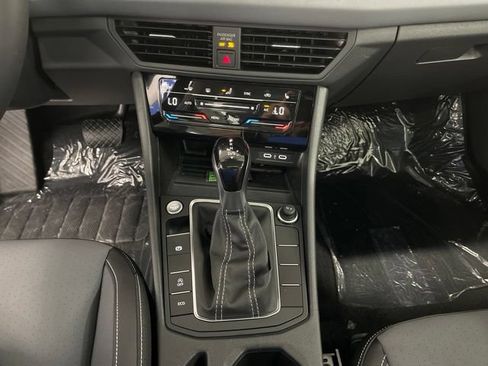 New 2026 Volkswagen Jetta SE FWD image 22