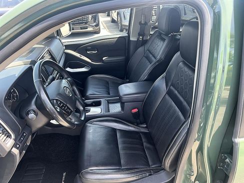 Used 2023 Nissan Frontier SV w/ SV Premium Package RWD image 13