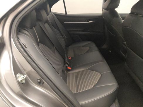 Used 2020 Toyota Camry SE w/ Convenience Package FWD image 19