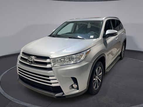 Used 2018 Toyota Highlander XLE FWD image 1