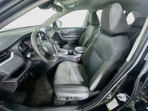 Used 2025 Toyota RAV4 XLE FWD image 13