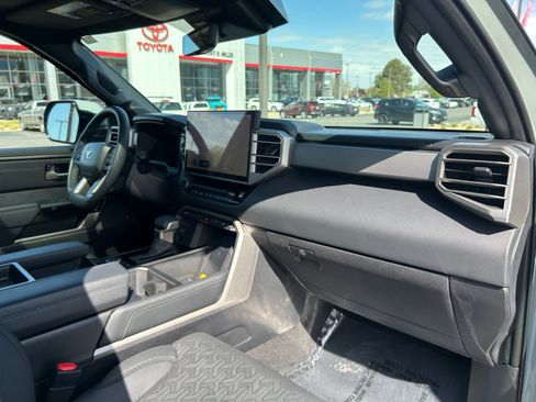 Used 2025 Toyota Tundra Limited image 28