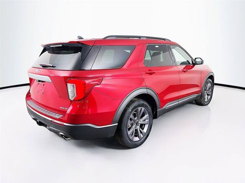 Used 2024 Ford Explorer XLT w/ Equipment Group 202A AWD/4WD image 7