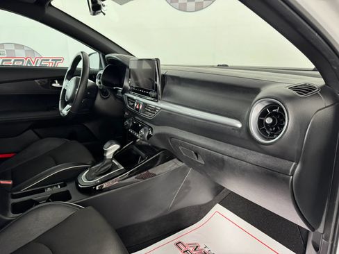Used 2023 Kia Forte GT-Line w/ GT-Line Premium Package FWD image 12