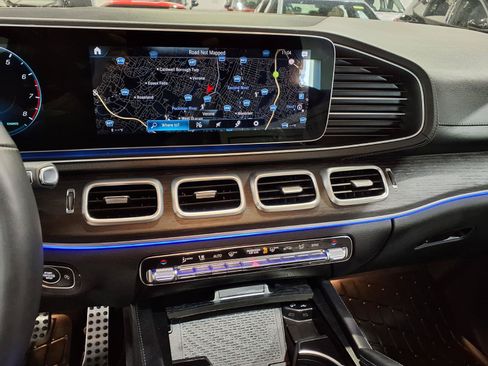 Used 2023 Mercedes-Benz GLS 580 4MATIC image 10