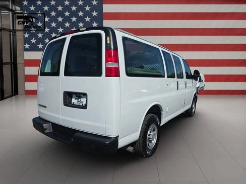 Used 2018 Chevrolet Express 2500 w/ Driver Convenience Package RWD image 5