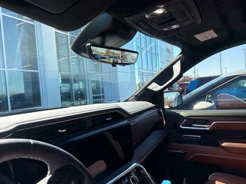 Used 2025 GMC Sierra 1500 Denali Ultimate image 10