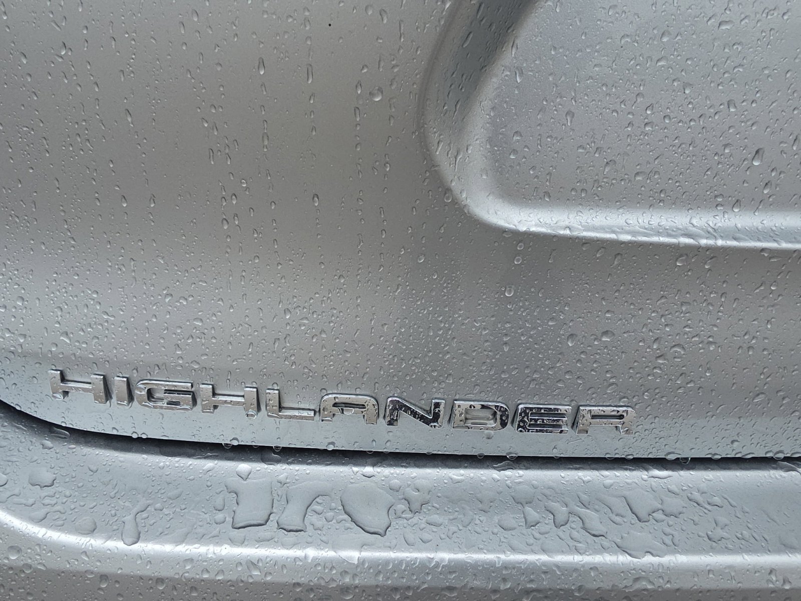 Used 2021 Toyota Highlander XLE AWD/4WD image 18