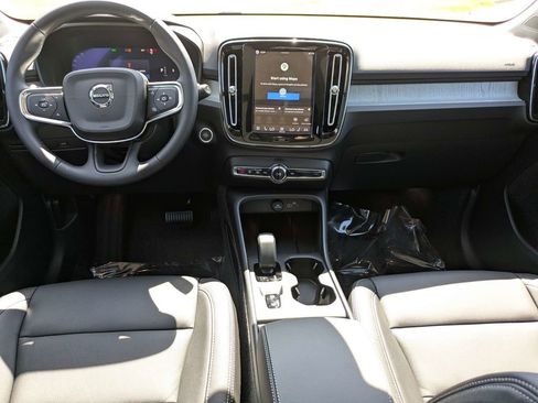 New 2026 Volvo XC40 B5 Core AWD/4WD image 16