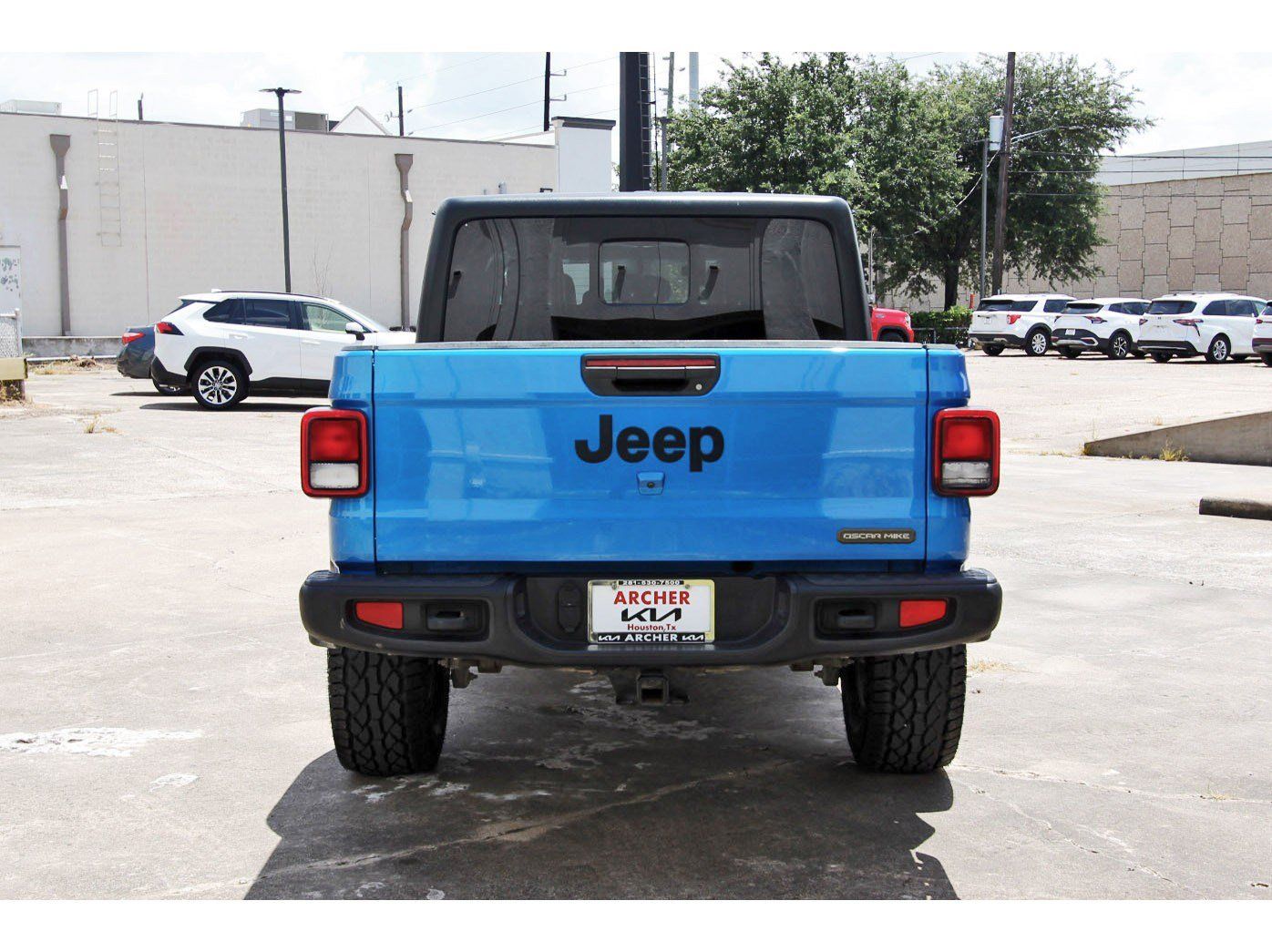 Used 2023 Jeep Gladiator Sport AWD/4WD image 6