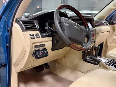 Used 2010 Lexus LX 570 4WD w/ Luxury Pkg image 32
