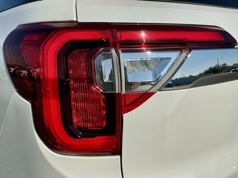 Used 2023 GMC Acadia Denali w/ Denali Technology Package image 16