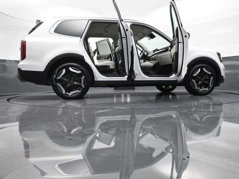 Used 2024 Kia Telluride S image 47