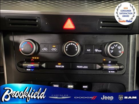 Used 2023 Kia Carnival LX image 24