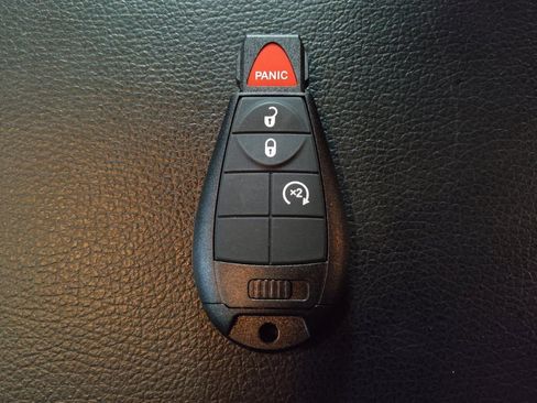 Used 2021 RAM 1500 Classic SLT image 32