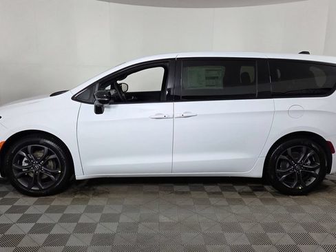 New 2026 Chrysler Pacifica Select FWD image 4