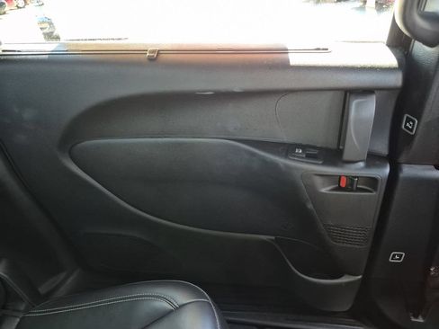 Used 2025 Chrysler Pacifica Select FWD image 27