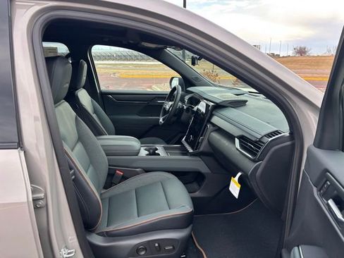 New 2026 GMC Acadia AT4 w/ Luxury Package image 28