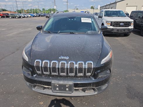 Used 2018 Jeep Cherokee Latitude w/ Safety Group AWD/4WD image 8