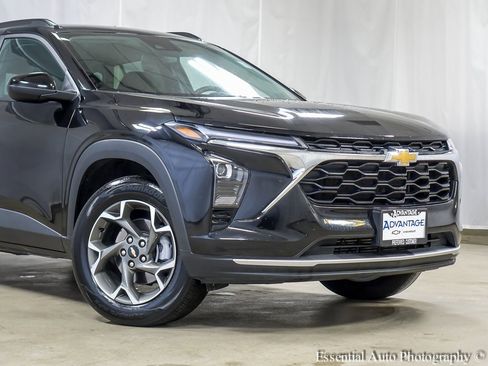 Certified 2025 Chevrolet Trax LT w/ LT Convenience Package image 3