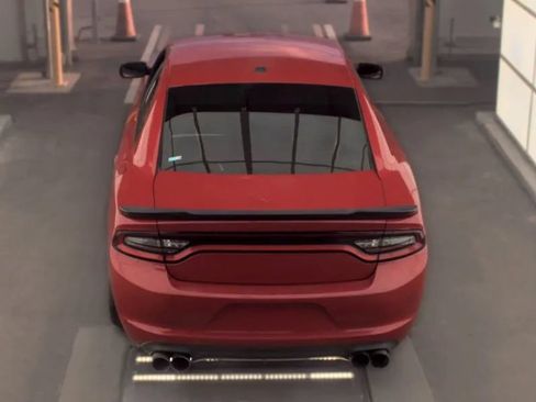 Used 2015 Dodge Charger SE RWD image 4