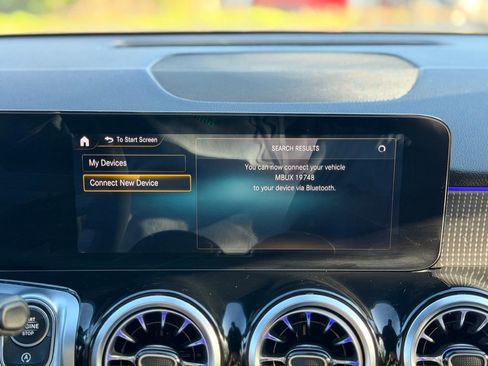 Used 2022 Mercedes-Benz GLB 250 4MATIC w/ Premium Package Lite image 35