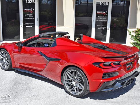 Used 2025 Chevrolet Corvette Z06 w/ Stealth Interior Trim Package RWD image 30