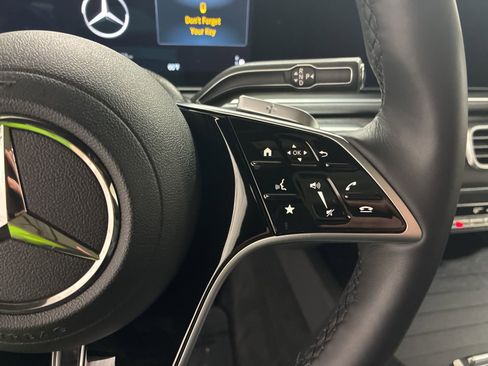 Used 2025 Mercedes-Benz GLE 450e 4MATIC image 17