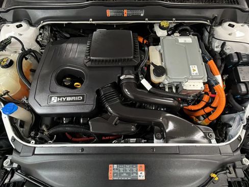 Used 2020 Ford Fusion SE FWD image 21