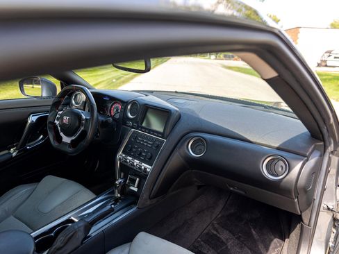 Used 2009 Nissan GT-R Premium image 20