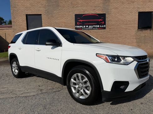 Used 2021 Chevrolet Traverse LS FWD image 2