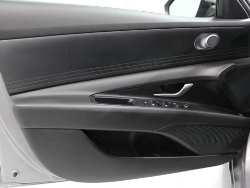 Used 2024 Hyundai Elantra SEL FWD image 11