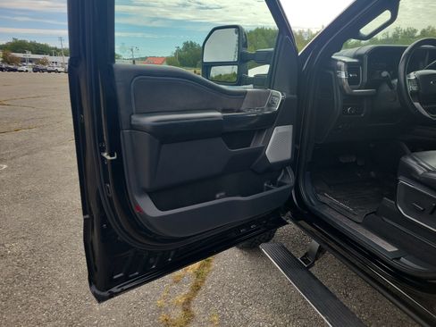 Used 2025 Ford F350 Platinum w/ FX4 Off-Road Package AWD/4WD image 15