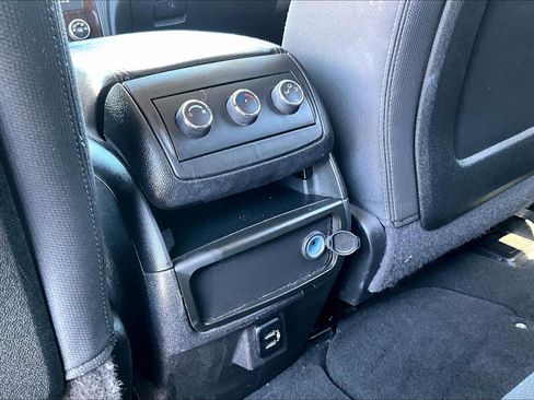 Used 2017 Chevrolet Traverse LT w/ Style and Technology Package FWD image 23
