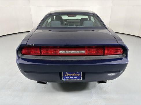 Used 2014 Dodge Challenger SXT image 8