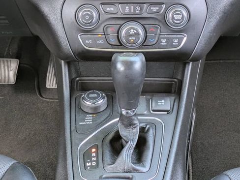 Certified 2022 Jeep Cherokee Latitude Lux w/ Sun & Sound Group AWD/4WD image 15
