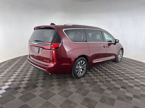 Used 2023 Chrysler Pacifica Pinnacle image 5