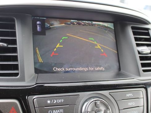 Used 2020 Nissan Pathfinder S AWD/4WD image 10