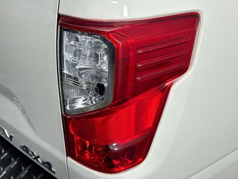 Used 2023 Nissan Titan SV w/ SV Convenience Package image 32