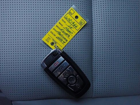 Certified 2025 Ford Escape Platinum image 30