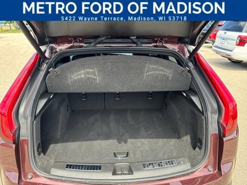 Used 2023 Cadillac XT4 Premium Luxury FWD image 39