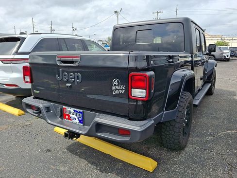 Used 2023 Jeep Gladiator Overland AWD/4WD image 4