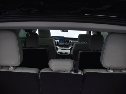 New 2025 Ford Expedition Active image 21