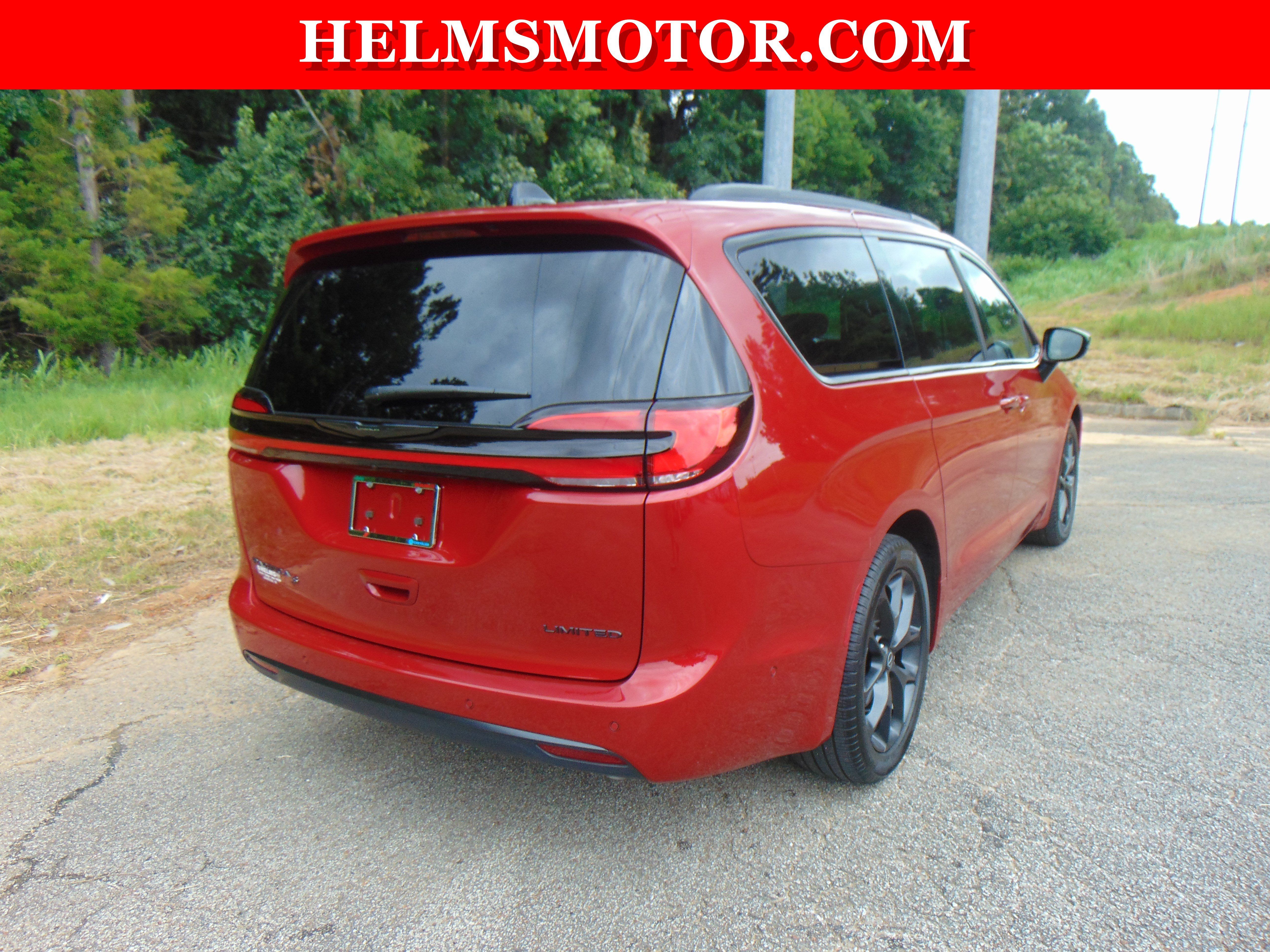 Certified 2025 Chrysler Pacifica Limited FWD image 17