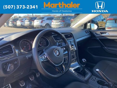 Used 2018 Volkswagen Golf Alltrack S image 11
