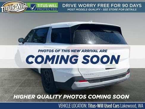 Used 2025 Kia Carnival FWD image 3