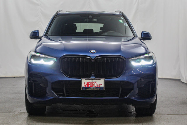 Used 2022 BMW X5 xDrive40i w/ M Sport Package AWD/4WD image 3