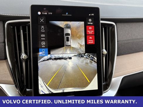 Certified 2025 Volvo XC90 B6 Plus image 22