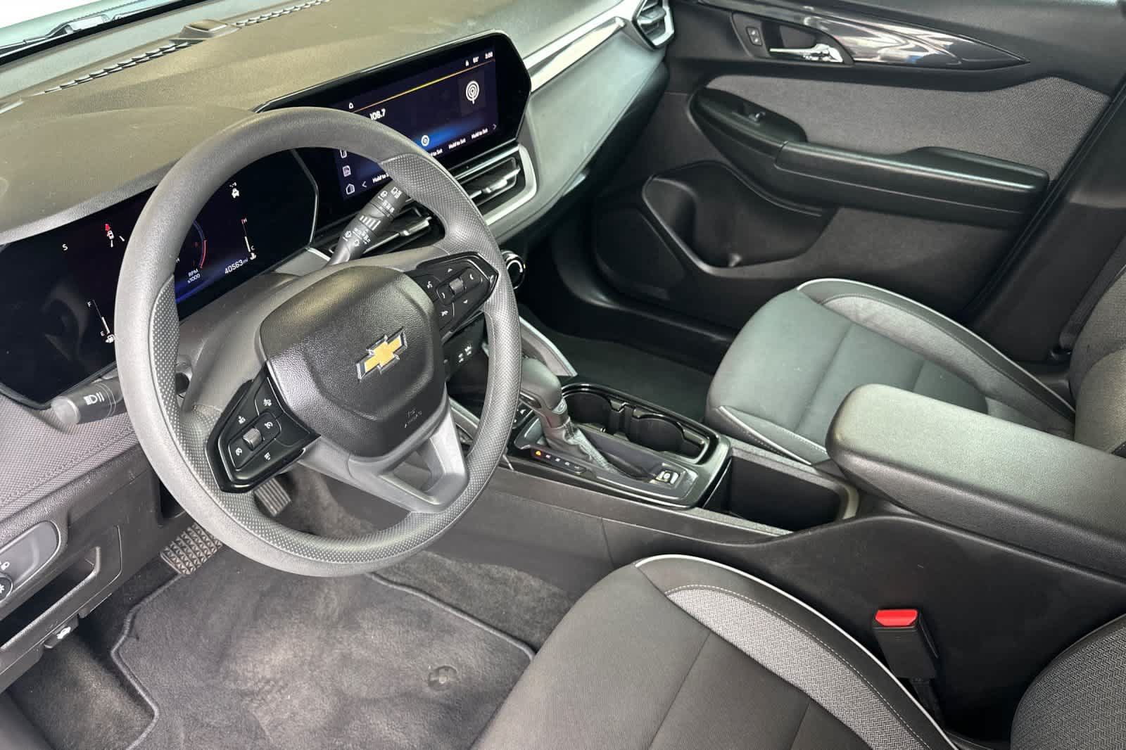 Used 2025 Chevrolet TrailBlazer LT AWD/4WD image 13