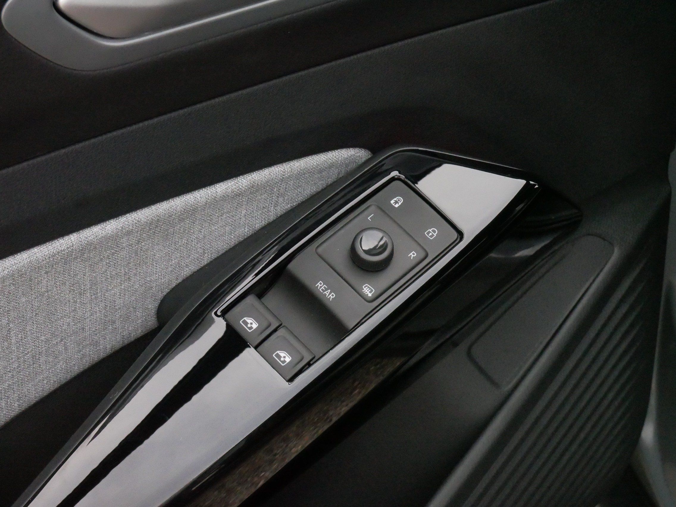 Used 2024 Volkswagen ID.4 2WD image 19